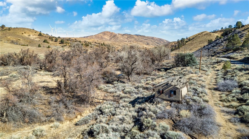 1 Cameron Canyon Road Tehachapi, CA 93501 - Photo 6 of 26 a view of a houses of mountains and valleys