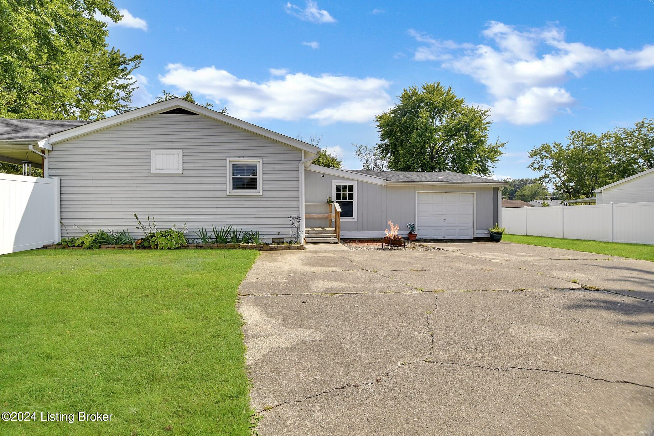 9112 New Maple Road Louisville, KY 40229 - Photo 25 of 25 DSC_000B