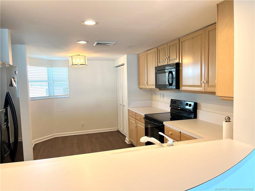 579 Northeast Plantation Road, Unit S303 Jensen Beach, FL 34957 - Photo 14 of 25 Kitchen