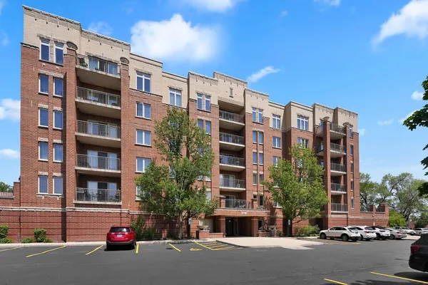 $334,900 | 635 Perrie Drive, Unit 404, Elk Grove Village, IL 60007