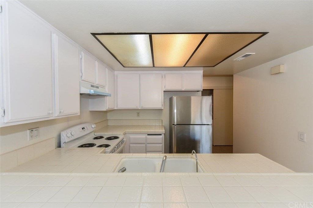 302 Lemon Grove Irvine, CA 92618 - Photo 22 of 37