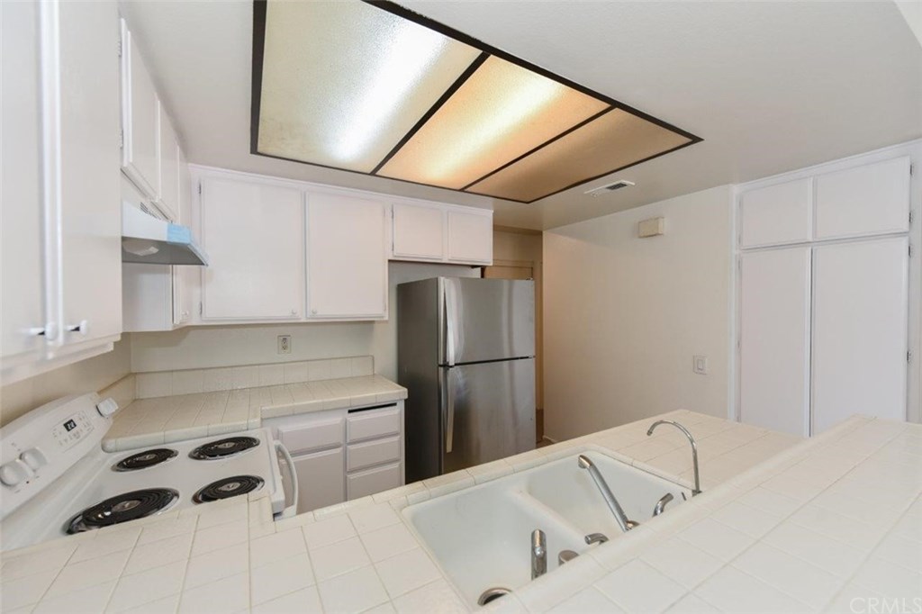 302 Lemon Grove Irvine, CA 92618 - Photo 24 of 37