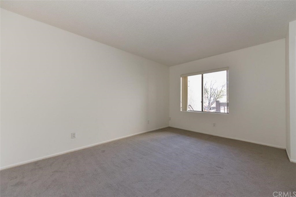 302 Lemon Grove Irvine, CA 92618 - Photo 4 of 37