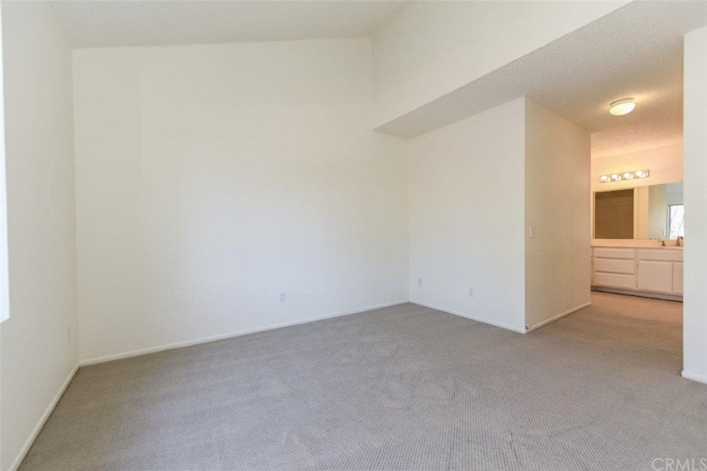 302 Lemon Grove Irvine, CA 92618 - Photo 7 of 37