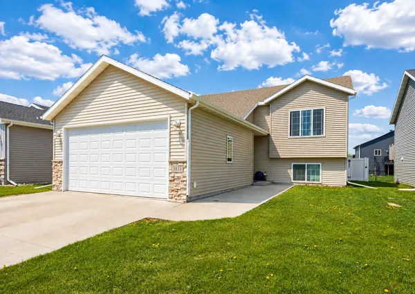 $319,000 | 3831 32nd Street South, Moorhead, MN 56560