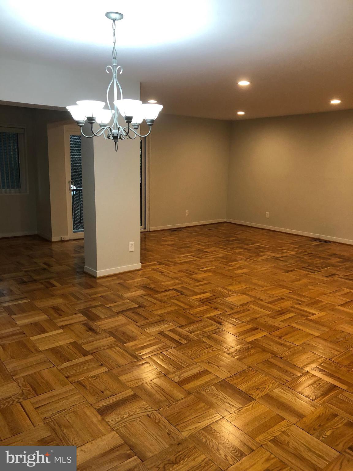 14 Stonehenge Circle, Unit 6 Baltimore, MD 21208 - Photo 5 of 31 DINING ROOM