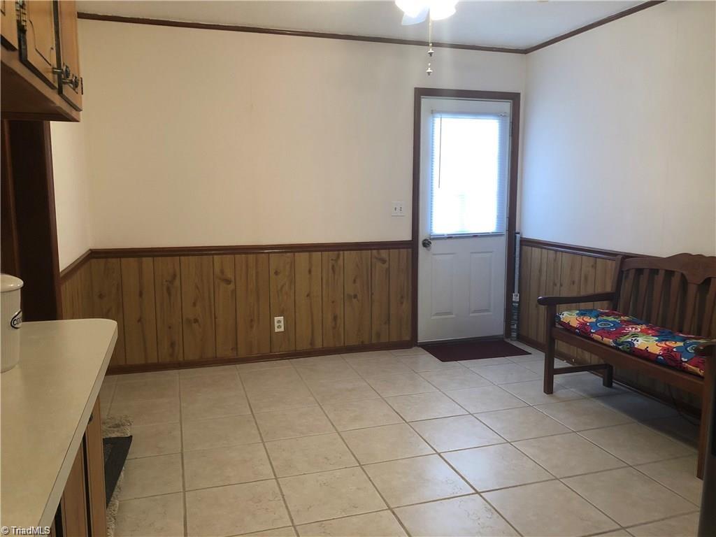 2290 Simmons Road Westfield, NC 27053 - Photo 15 of 26 Dining room
