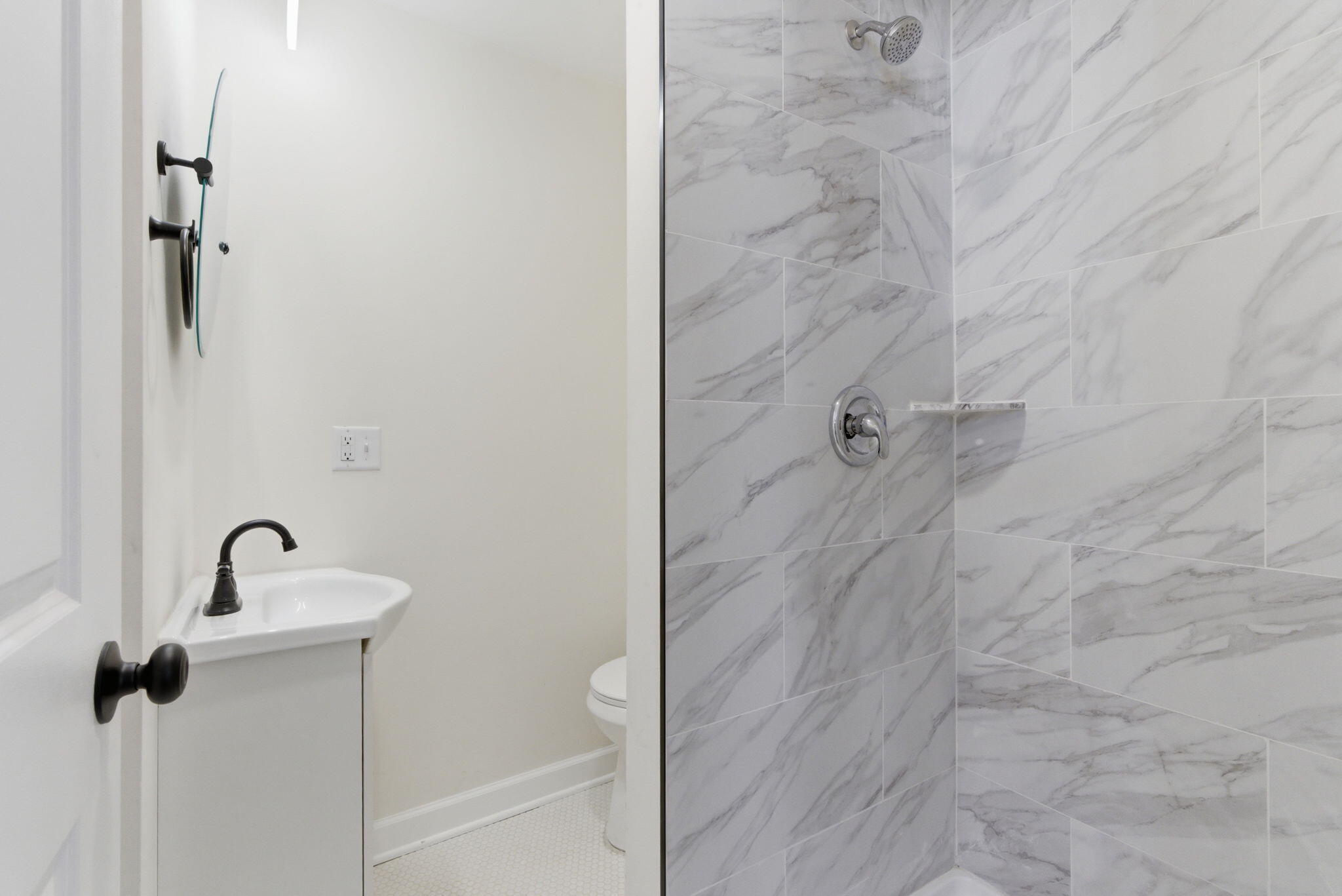 207 Harrington Avenue Crown Point, IN 46307 - Photo 13 of 21 a bathroom with a shower