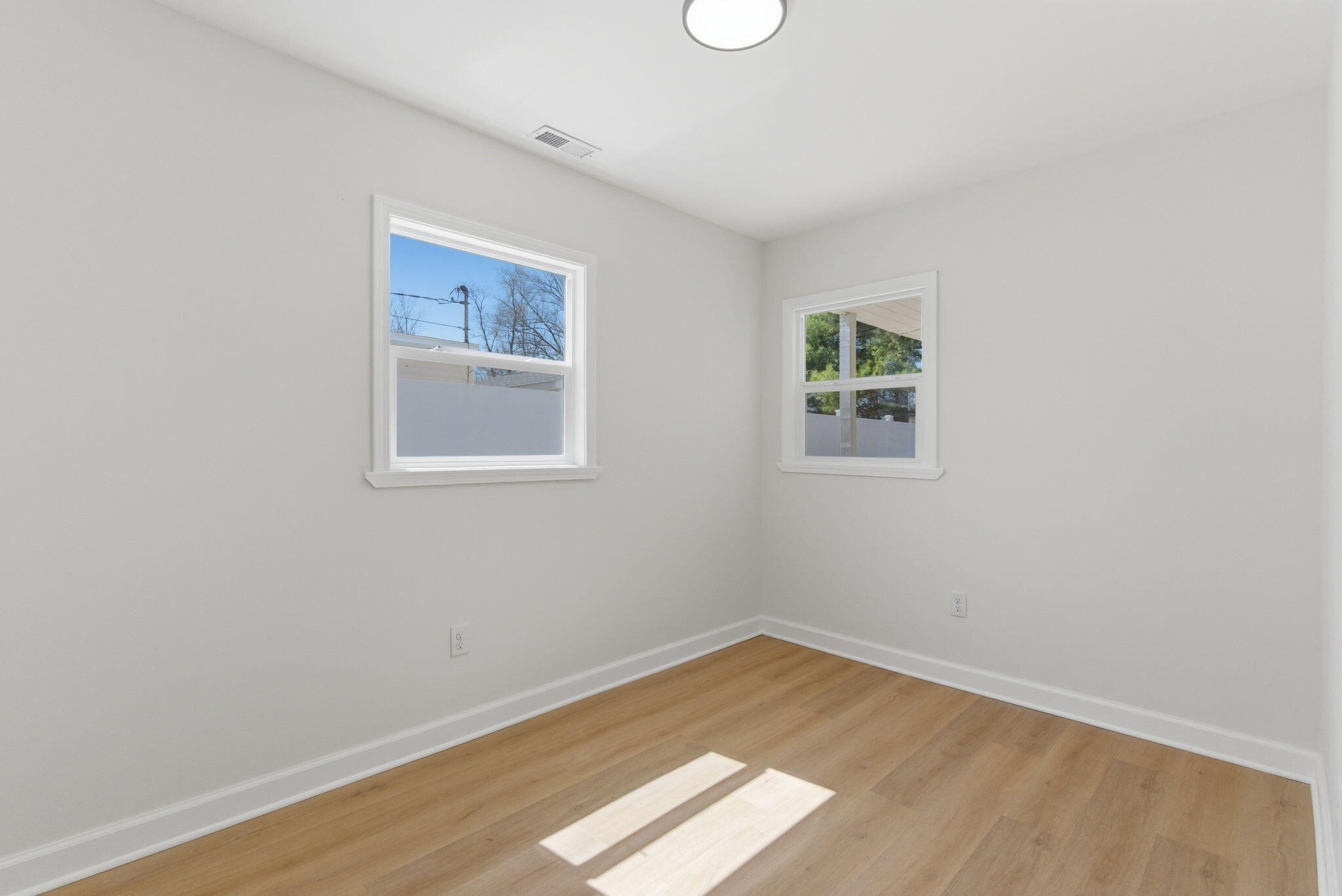 207 Harrington Avenue Crown Point, IN 46307 - Photo 19 of 21 an empty room with a workspace