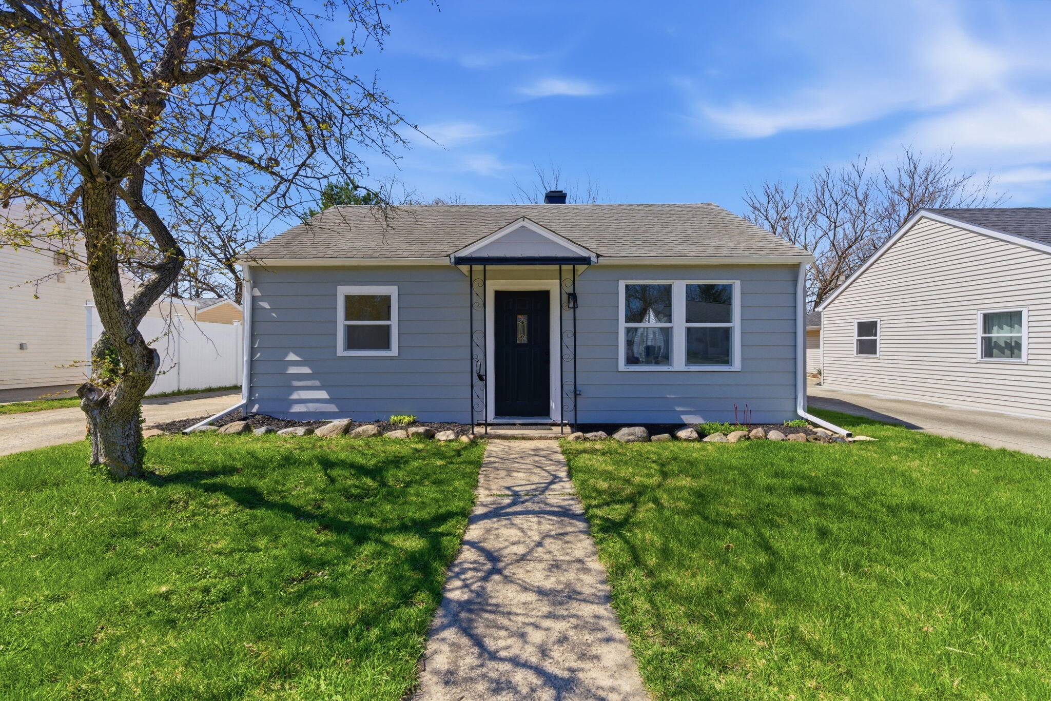 207 Harrington Avenue Crown Point, IN 46307 - Photo 2 of 21 a front view of a house with garden