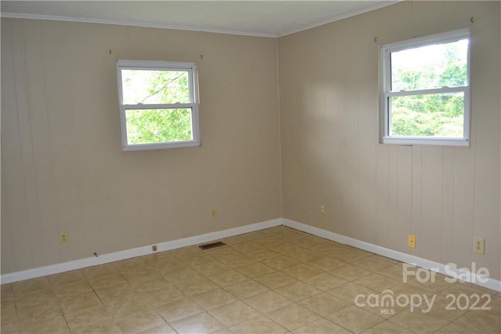 2751 Lail Road Morganton, NC 28655 - Photo 20 of 32 an empty room with a window