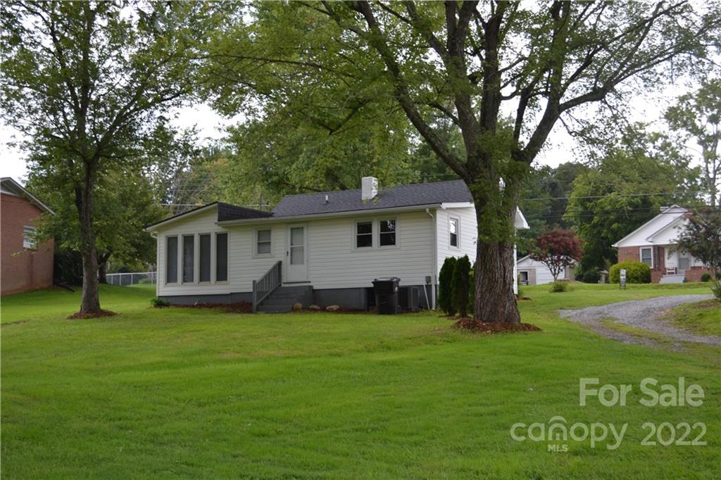 2751 Lail Road Morganton, NC 28655 - Photo 29 of 32 a front view of house with yard and green space