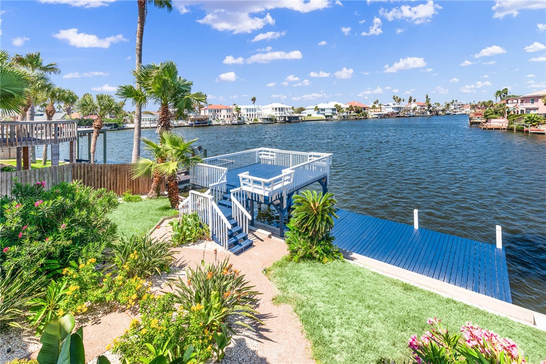 15910 El Soccorro Loop Corpus Christi, TX 78418 - Photo 3 of 40 a view of a terrace