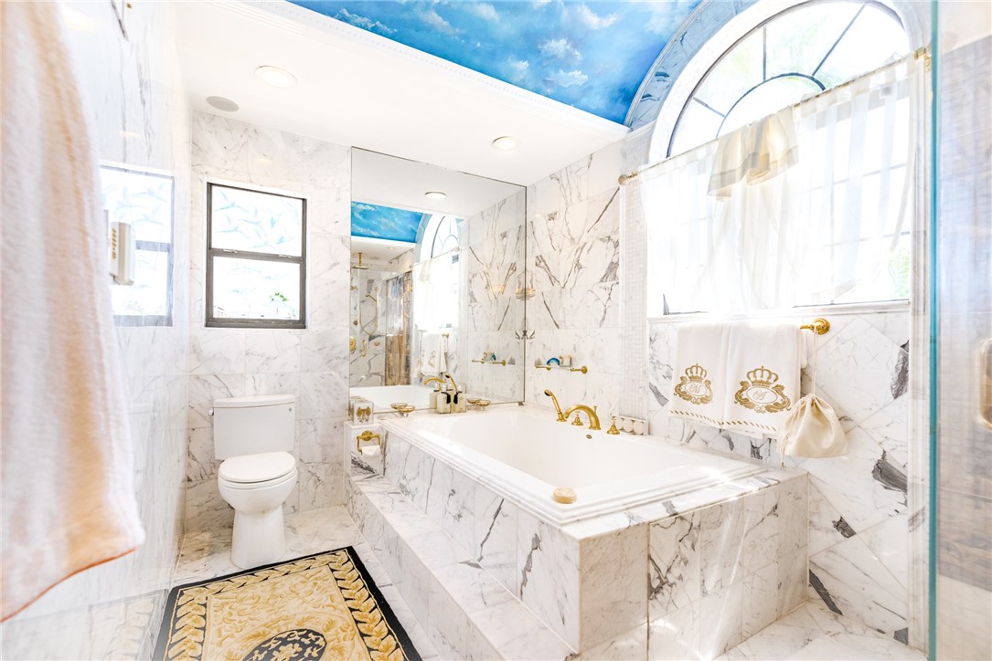 15910 El Soccorro Loop Corpus Christi, TX 78418 - Photo 34 of 40 a bathroom with a sink a toilet and a bathtub