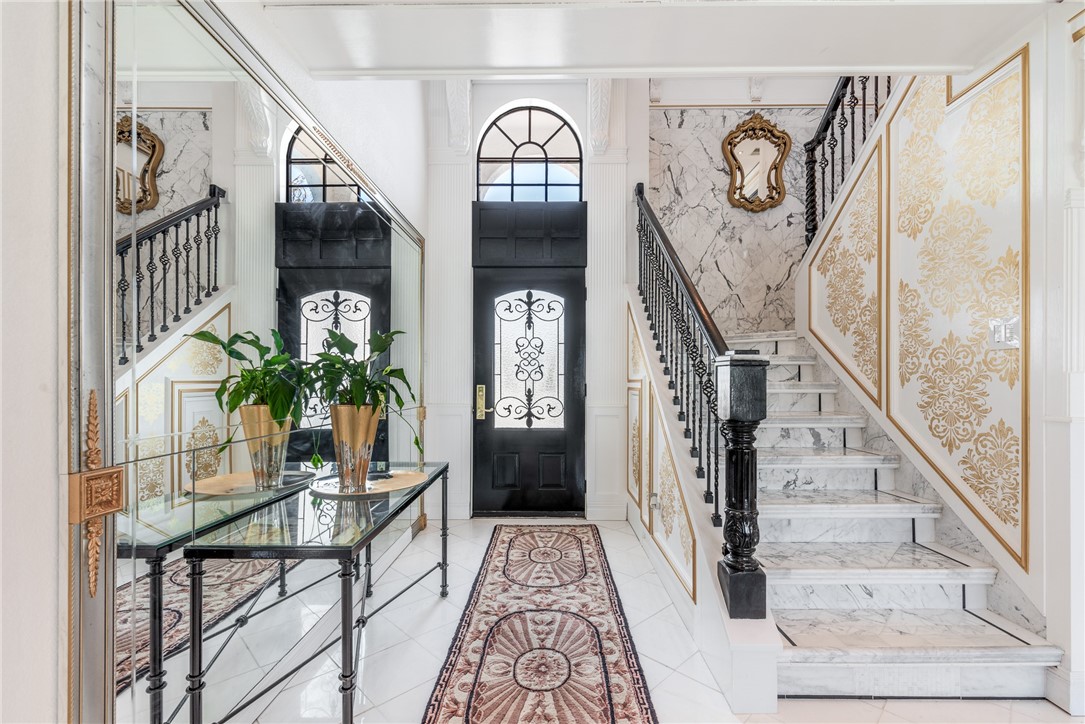 15910 El Soccorro Loop Corpus Christi, TX 78418 - Photo 7 of 40 a view of a hallway with wooden floor and windows