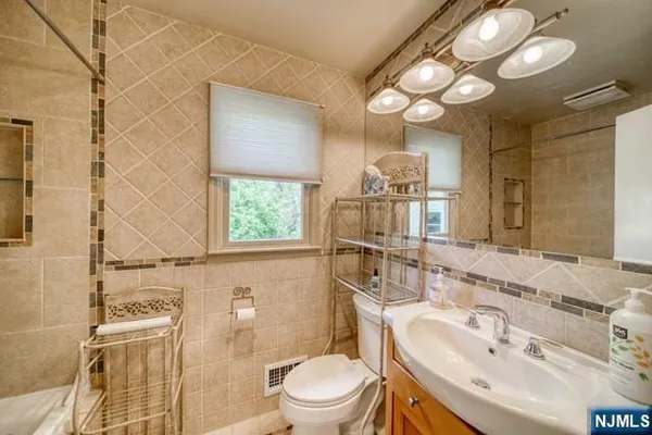 $4,500 | 111 6th Street, Cresskill, NJ 07626