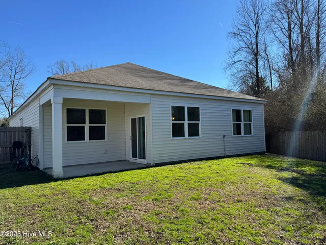 $1,800 | 104 River Winding Road, Jacksonville, NC 28540