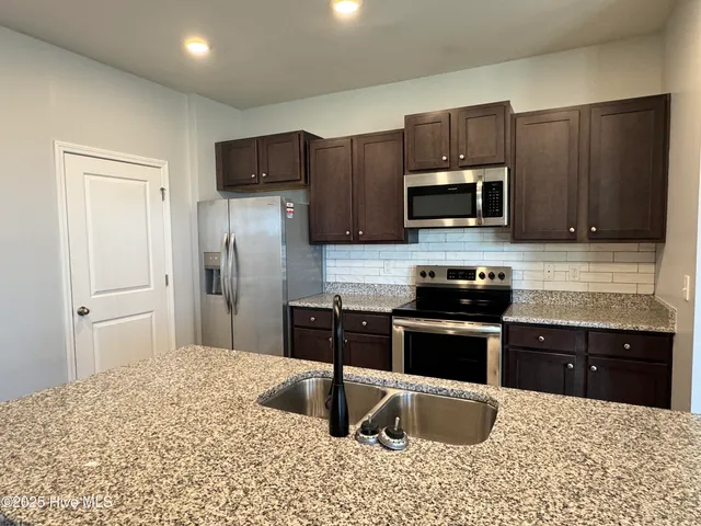 $1,800 | 104 River Winding Road, Jacksonville, NC 28540