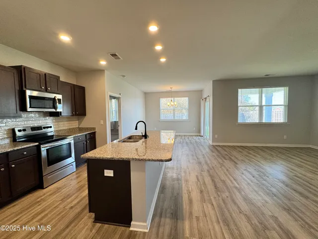 $1,800 | 104 River Winding Road, Jacksonville, NC 28540