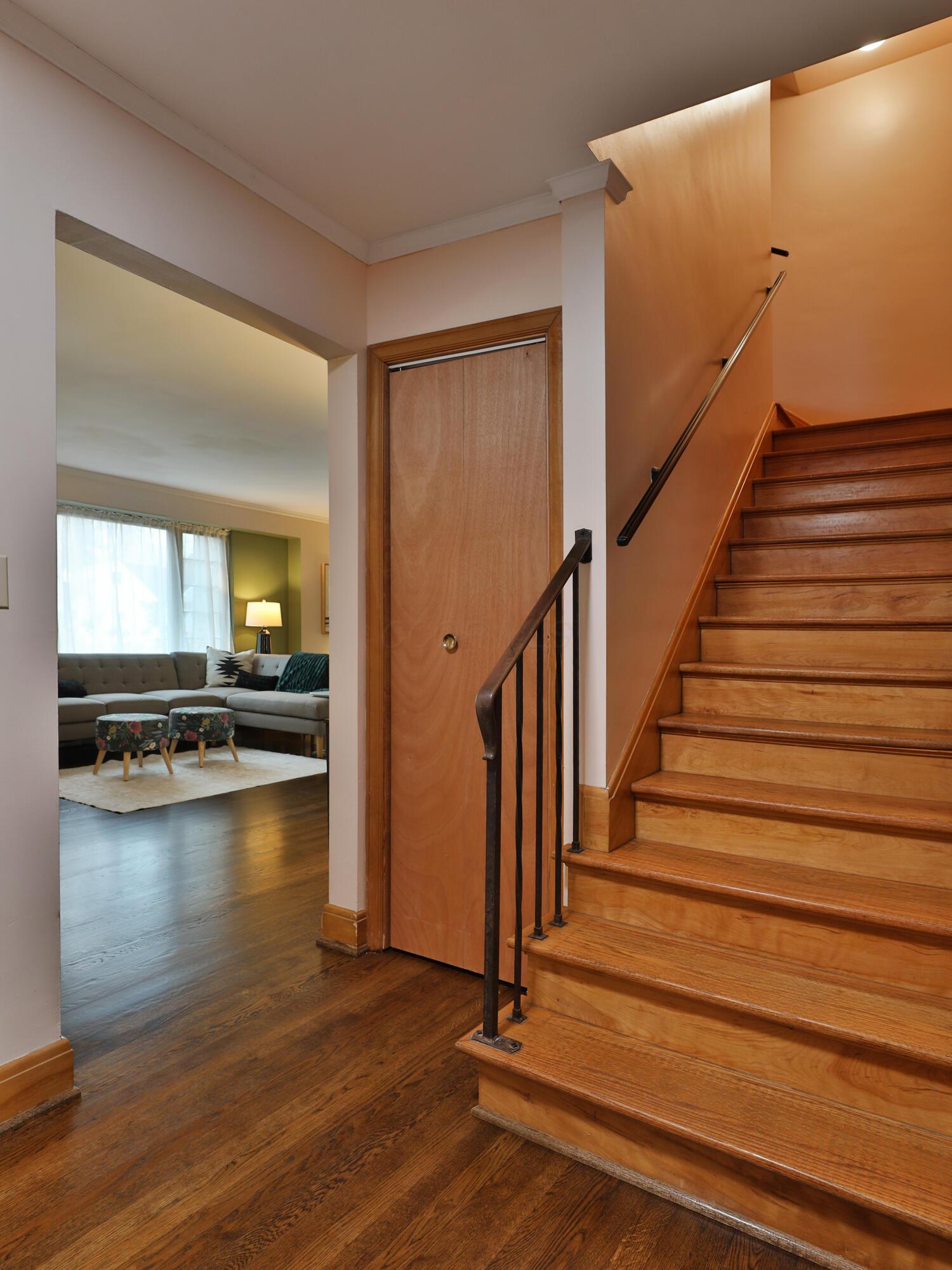 2620 Wellesley Road Columbus, OH 43209 - Photo 14 of 32 Stairs
