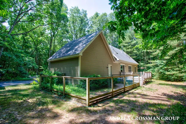 $527,700 | 6187 Bayou Trail, Saugatuck, MI 49453