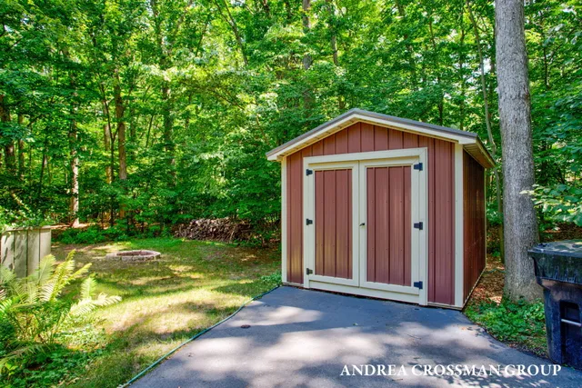 $527,700 | 6187 Bayou Trail, Saugatuck, MI 49453