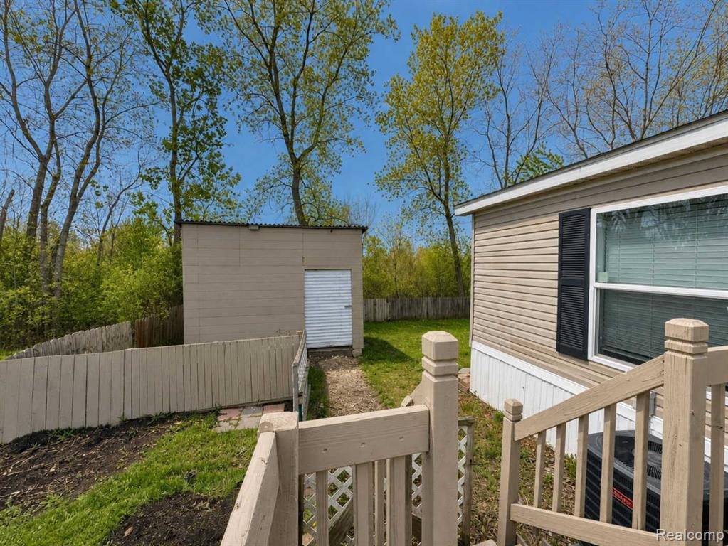 2183 Water Ridge Drive Newport, MI 48166 - Photo 2 of 24