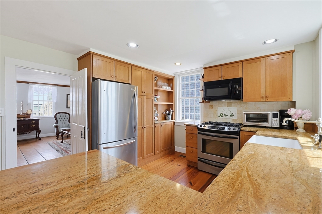 2037 Main Road Westport, MA 02791 - Photo 13 of 42