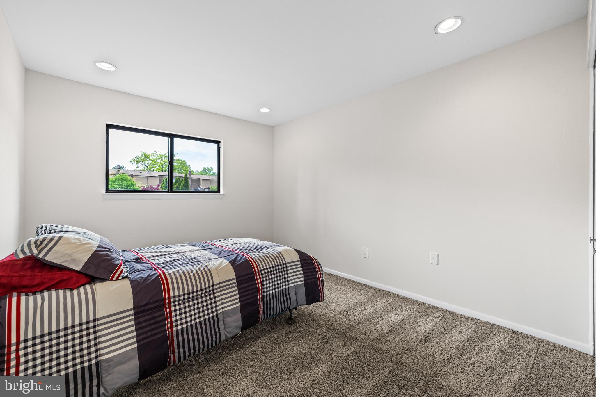 11 Tanner Court, Unit G Baltimore, MD 21208 - Photo 22 of 38 a bedroom with a bed and a window