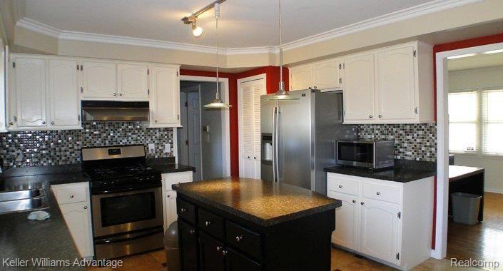 2330 Chalet Drive Rochester, MI 48309 - Photo 3 of 25 Kitchen.jpg