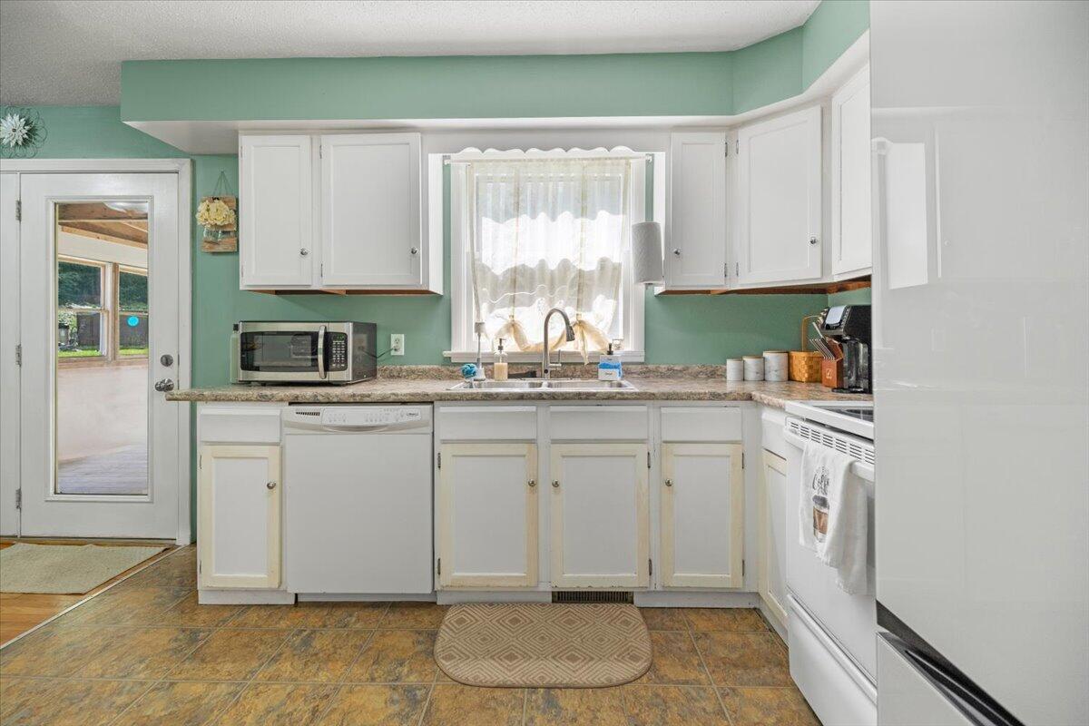 201 Mayall Road Gray, ME 04039 - Photo 5 of 38 Kitchen