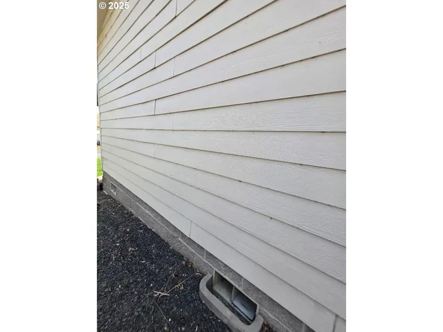 a close up of a shower