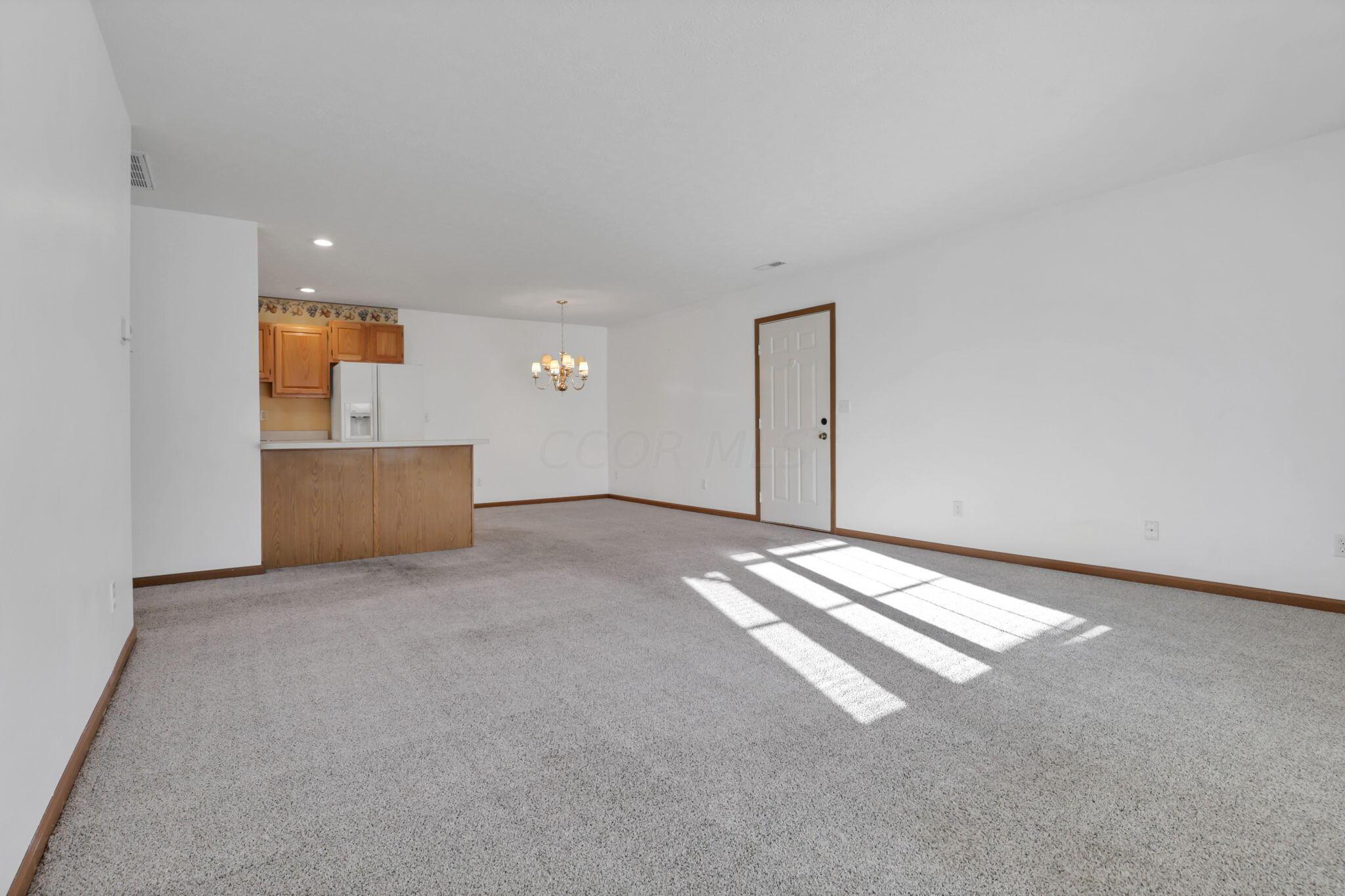 265 Goose Pond Road, Unit B Newark, OH 43055 - Photo 8 of 37 Living room