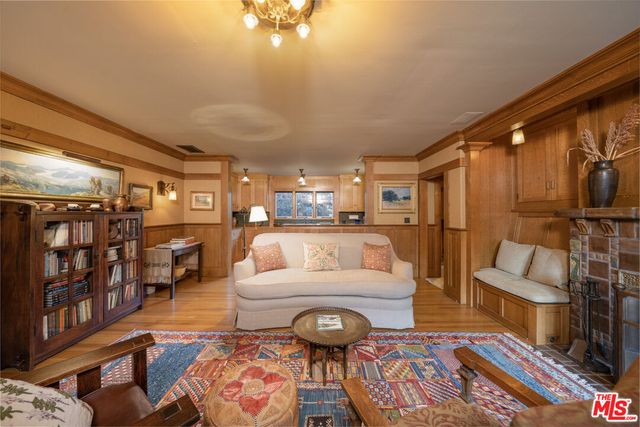 $10,500,000 | 111 South Van Ness Avenue, Los Angeles, CA 90004