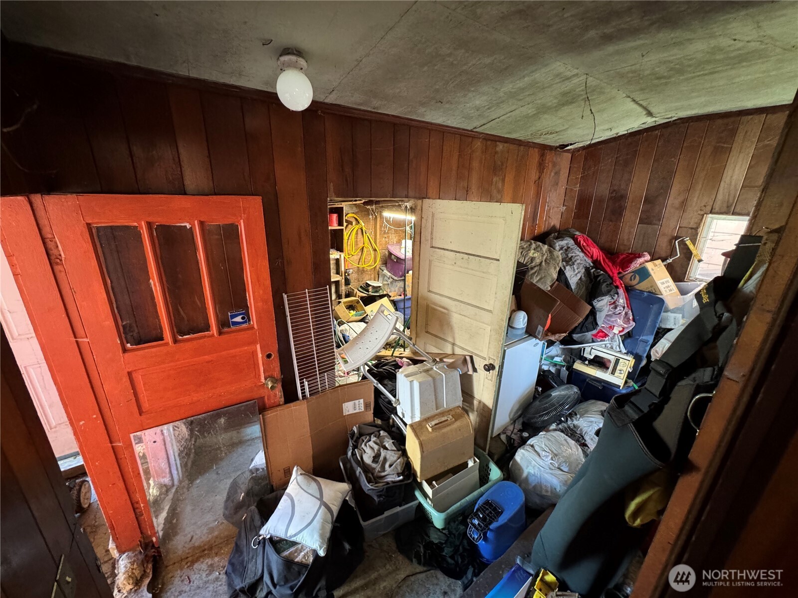 1029 Cleveland Street Aberdeen, WA 98520 - Photo 15 of 25 a view of a room with gym equipment