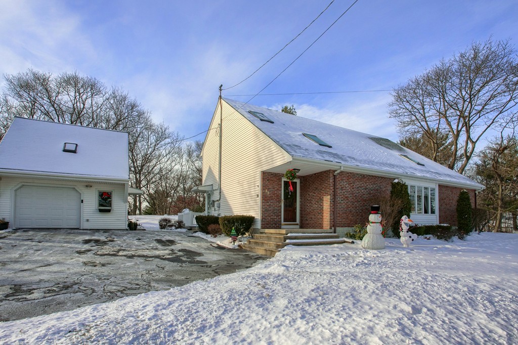 35 Pearl Road Saugus, MA 01906 - Photo 1 of 28 Gallery Image 1