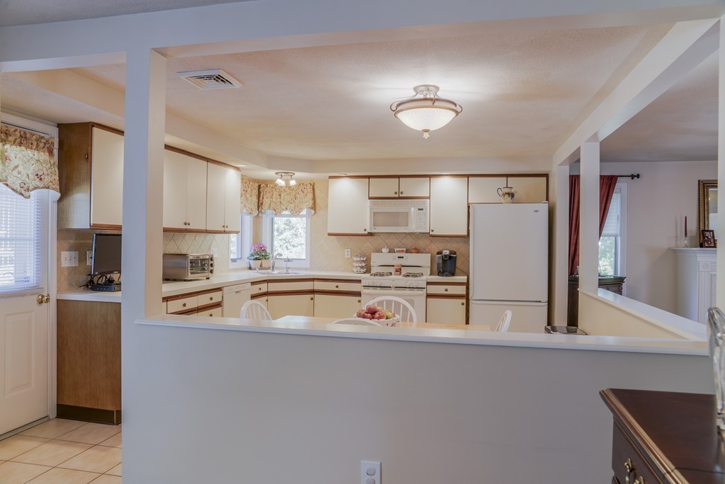 35 Pearl Road Saugus, MA 01906 - Photo 8 of 28 Gallery Image 8