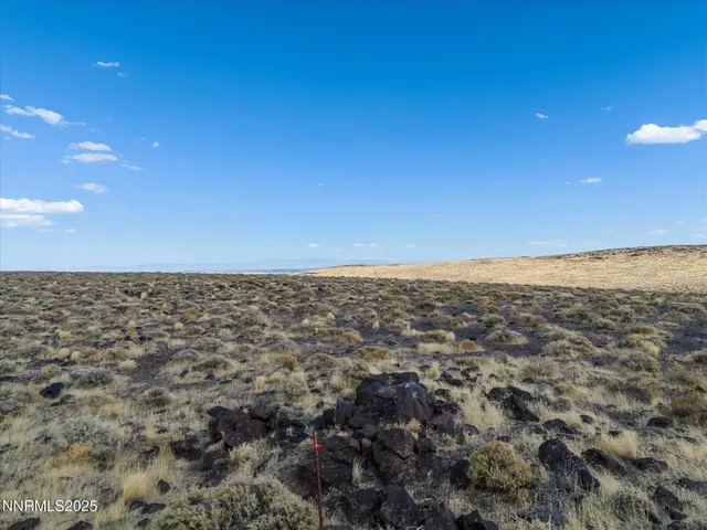 a view of a sky view of building