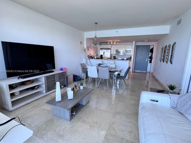 $3,280 | 601 Northeast 36th Street, Unit 1311, Miami, FL 33137