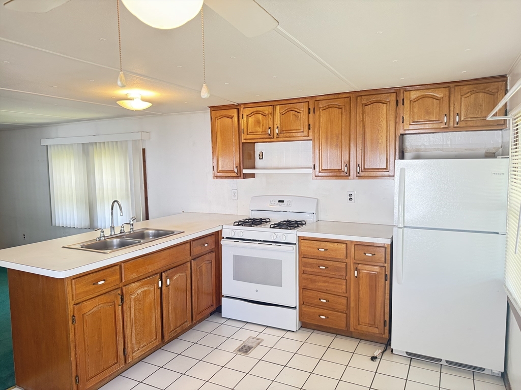 38 Hickory Road Taunton, MA 02780 - Photo 7 of 17