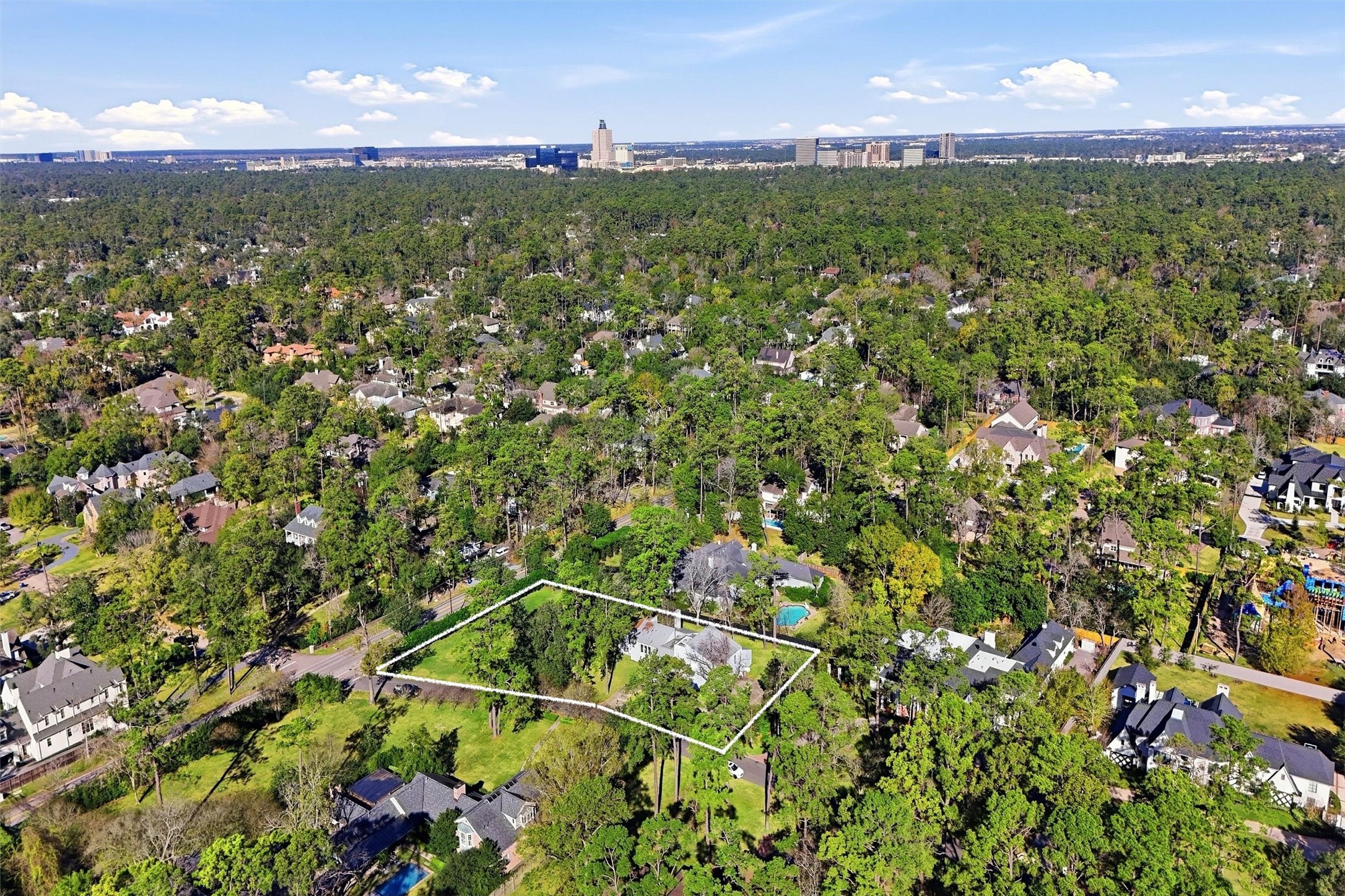 320 Blalock Road Piney Point Village, TX 77024 - Photo 17 of 22 a view of a big yard with lots of green space
