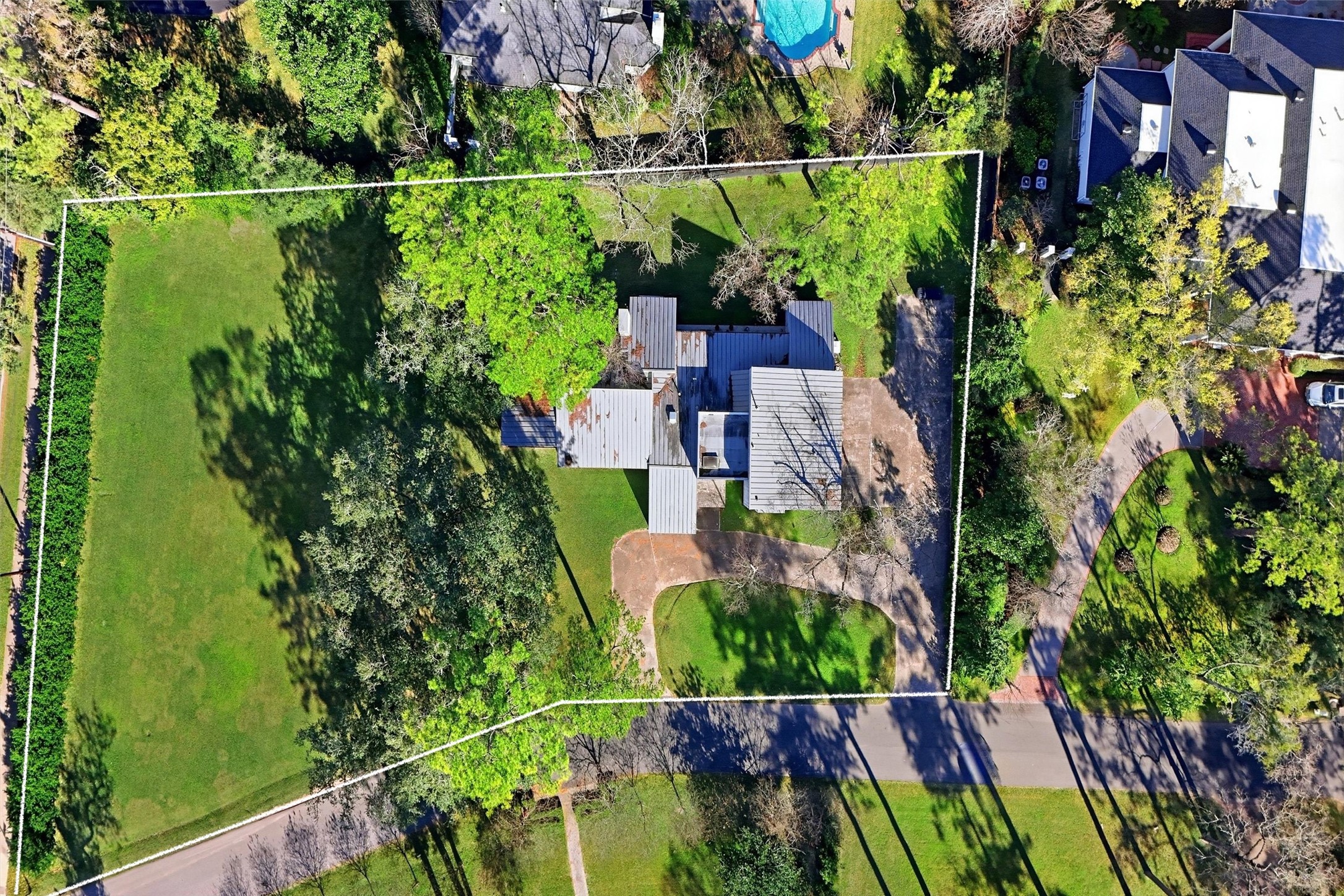 320 Blalock Road Piney Point Village, TX 77024 - Photo 20 of 22 a view of an outdoor space