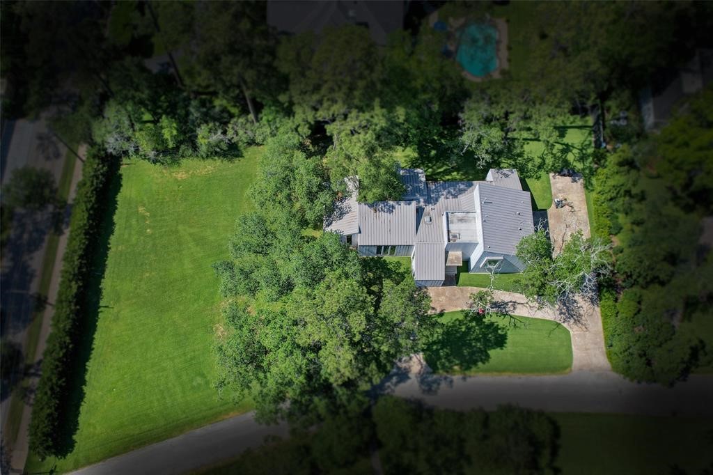 320 Blalock Road Piney Point Village, TX 77024 - Photo 21 of 22 an aerial view of a house with a yard