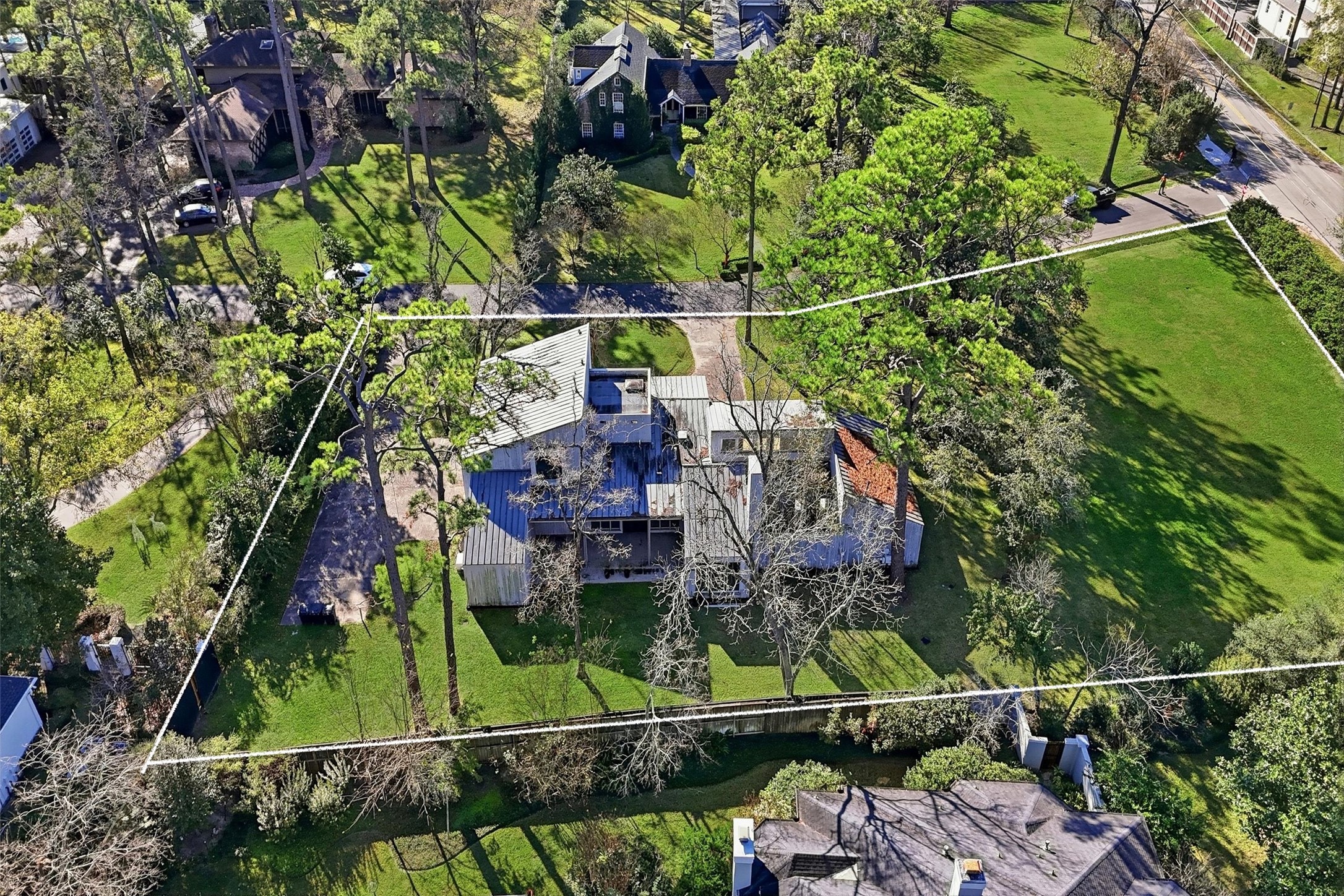 320 Blalock Road Piney Point Village, TX 77024 - Photo 3 of 22 front view of a house