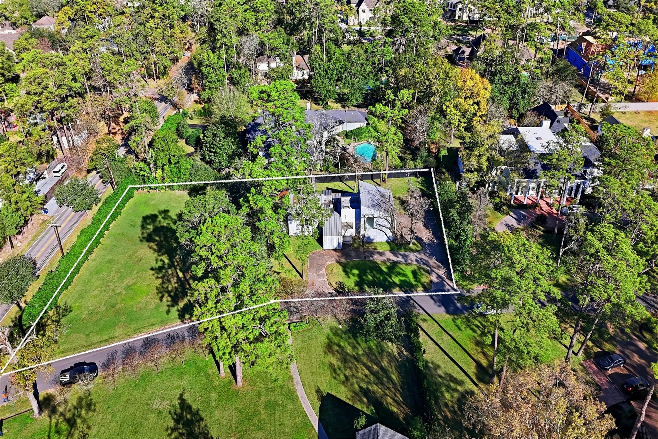 320 Blalock Road Piney Point Village, TX 77024 - Photo 5 of 22 a view of a yard