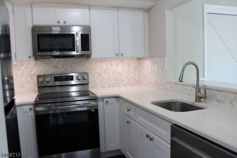 37 Ray Court Bedminster, NJ 07921 - Photo 5 of 8