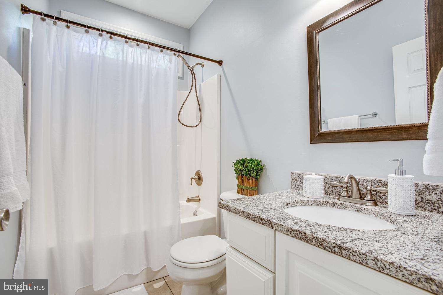 218 Cedar Ridge Drive Ruther Glen, VA 22546 - Photo 20 of 30 Full bathroom