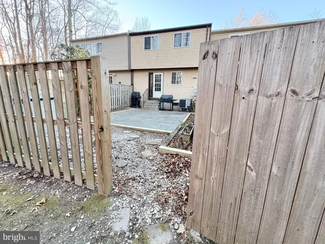 a view of a house with backyard and porch