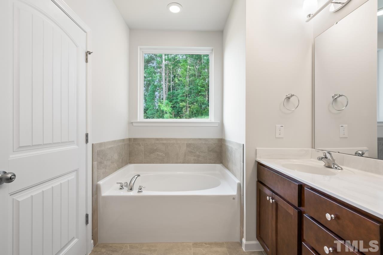 129 Scoville Road Garner, NC 27529 - Photo 22 of 25 a bathroom with a bathtub and a sink