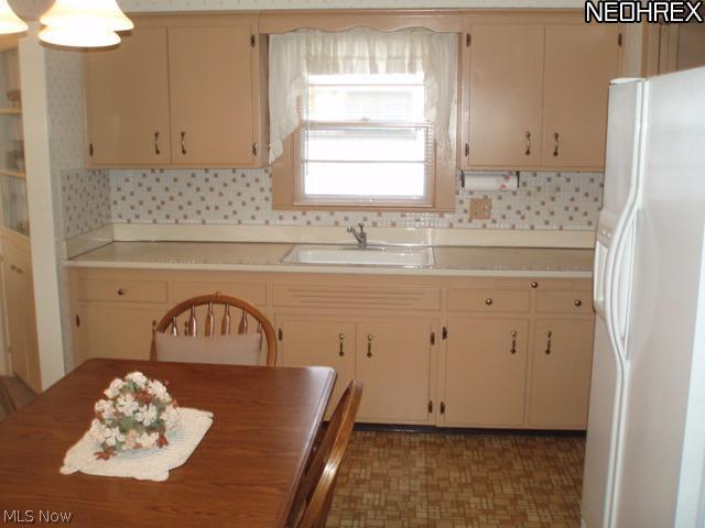 4356 Adrian Road Cleveland, OH 44121 - Photo 3 of 24